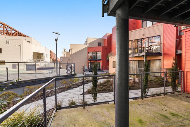 Building Photo - McCormick Pier - 1 bed/1 bath w/new paint/...