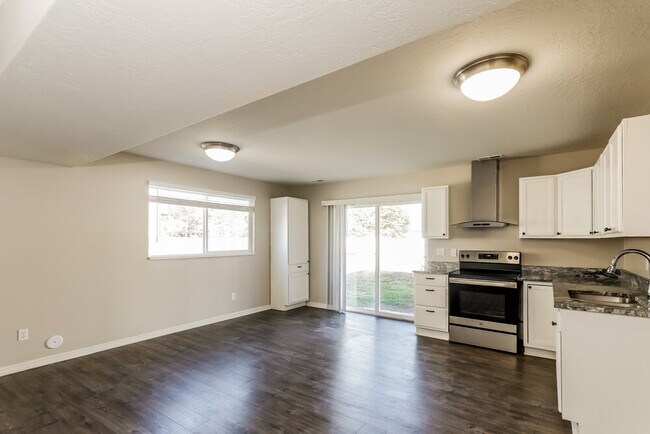 Building Photo - 996 W Fox Holw Dr