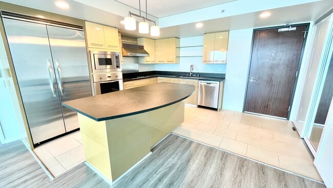 Building Photo - LUXURY DOWNTOWN PENTHOUSE w/ PANORAMIC VIE...