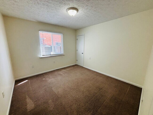 Building Photo - 1011 Grove Ave