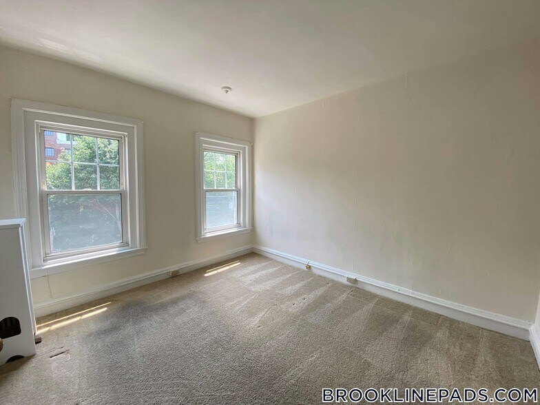 Building Photo - 1223 Beacon St