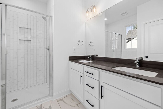 Building Photo - Newly Built 4BD, 3.5BA End-Unit Raleigh To...