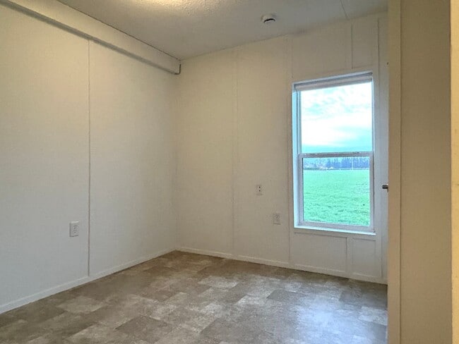 Building Photo - Manufactured House in the Country - Shed Included