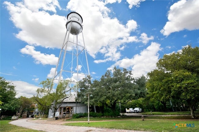 Building Photo - 1215 Clearwater Dr