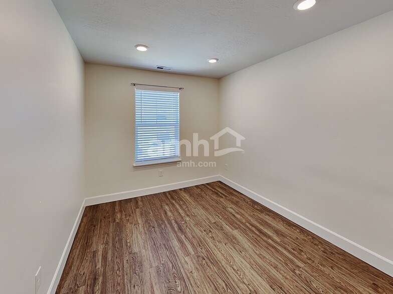 Building Photo - 2360 S Wild Horse Way