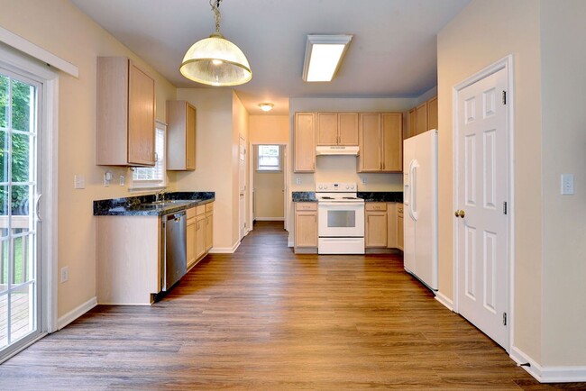 Building Photo - Spacious Home in York County