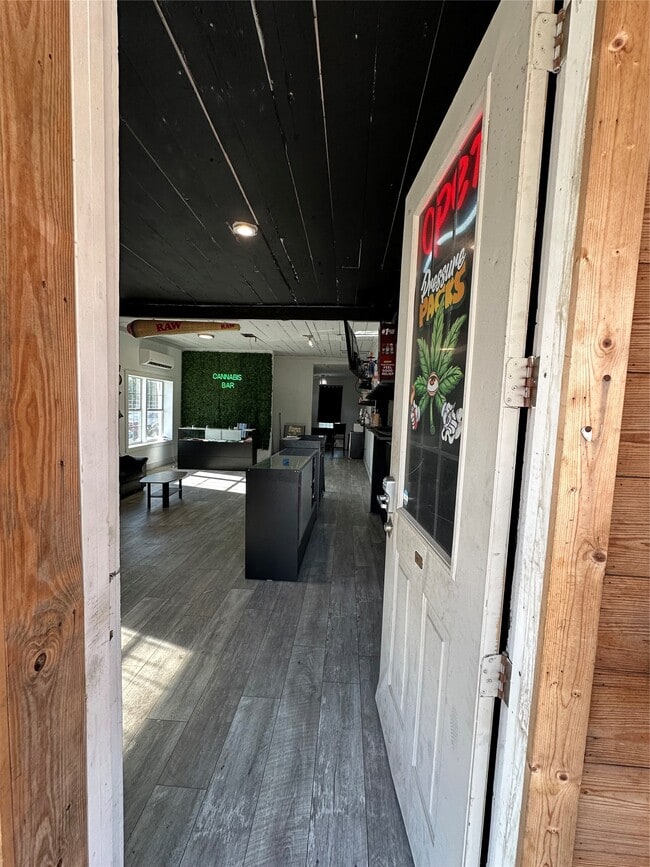 Building Photo - 304 Lockwood Dr