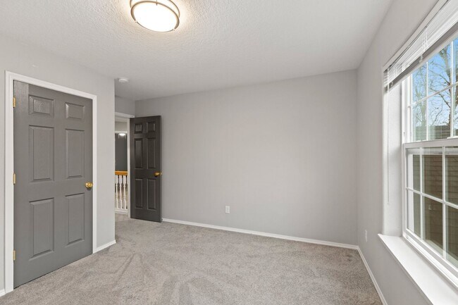 Building Photo - BETHANY 5 bedroom 3 full bath- Beaverton School District- Nike