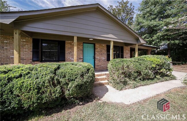 Building Photo - Beautifully Renovated 3-Bedroom Ranch Near...