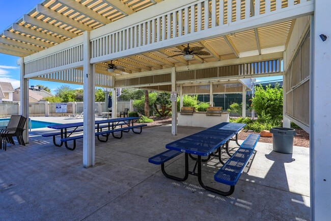 Building Photo - West Las Vegas Home With 1st Floor Primary...