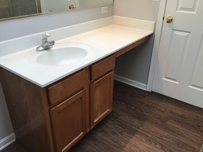 Building Photo - 1559 Parkside Dr