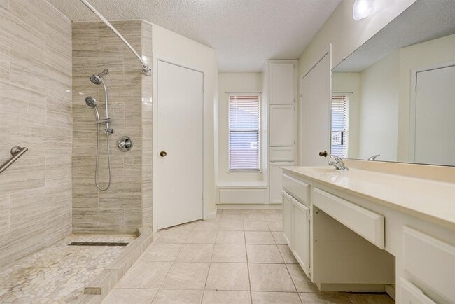 Building Photo - 1704 Foxfire Dr