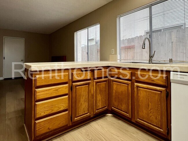 Building Photo - 10594 Dabney Dr