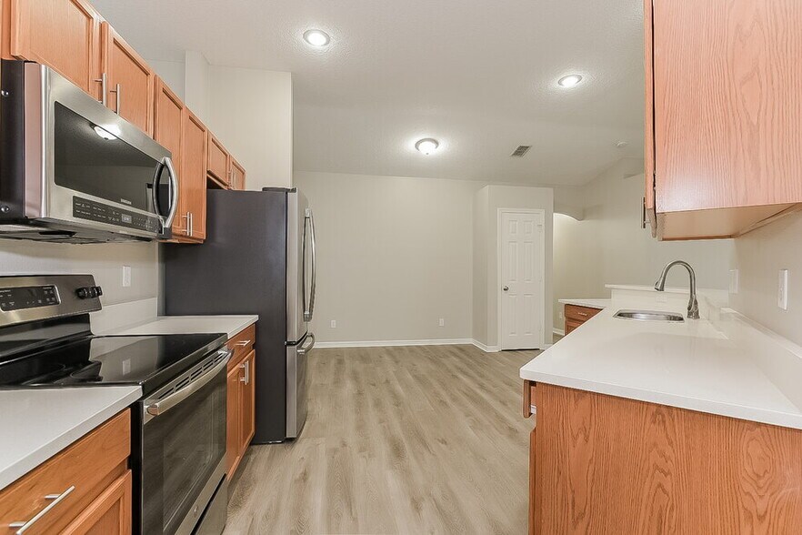 Building Photo - 803 Shore Breeze Way