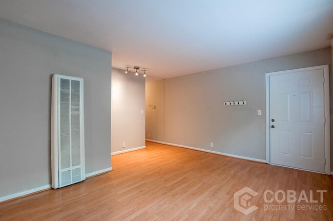 Building Photo - 905 Greenwood Ave NE