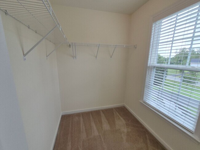 Building Photo - 15 Sweet William Dr