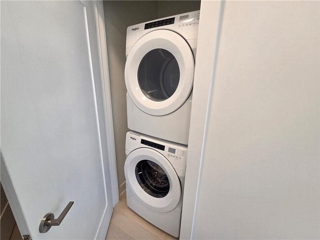 Building Photo - 775 Juniper St NE