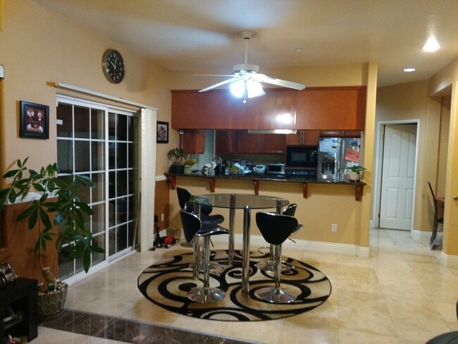 Building Photo - 8940 Deira Ln