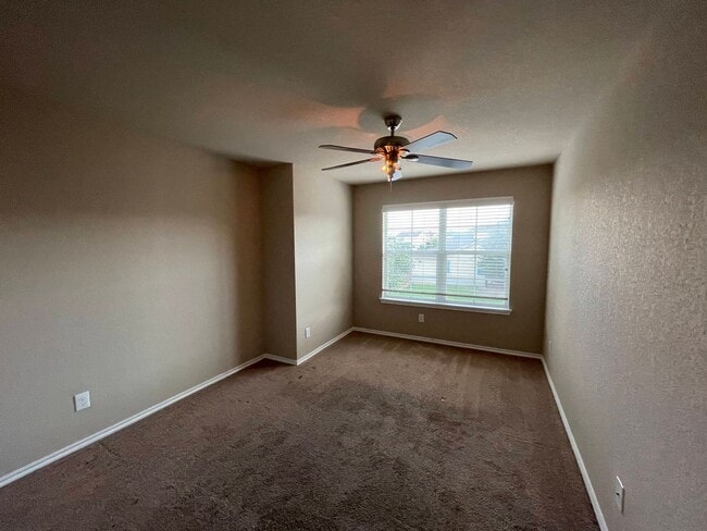 Building Photo - BEAUTIFUL 3 BEDROOM 2.5 BATH FEATURING A LUXURY KITCHEN WITH WHITE GRANITE COUNTERS, GRAY CABINET...