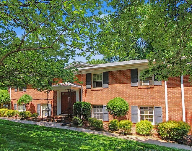 Building Photo - 1 bedroom Condo in Cotswold