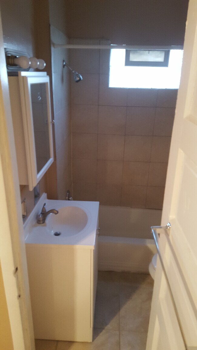 Building Photo - 459 9th St