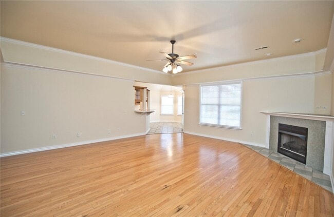 Building Photo - 402 NE Shasta Ct