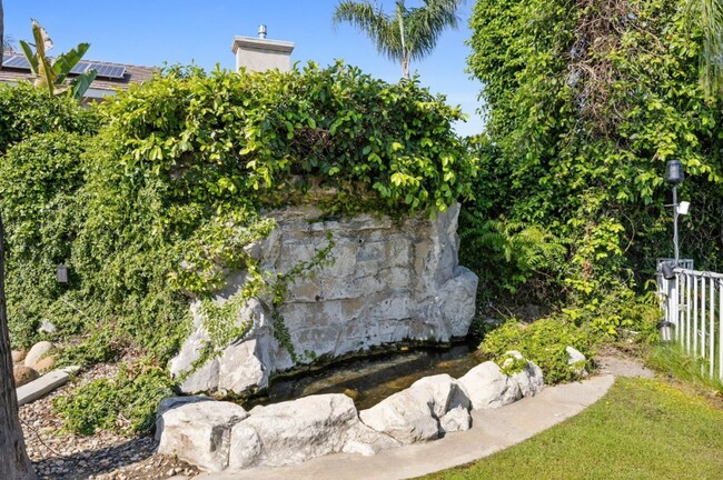 Building Photo - Beautiful 3-Bedroom, 3-Bath Home in Riverl...