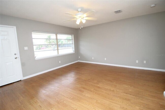 Building Photo - 1126 10th St