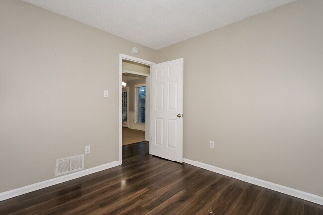 Building Photo - 7658 Shadow Hills Dr