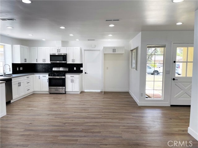 Building Photo - 6221 Glide Ave