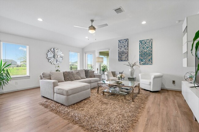 Building Photo - 29403 Ella Larchmont Ct