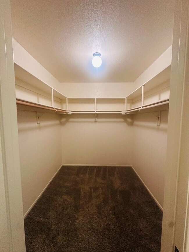 Building Photo - 1314 W Apricot Ave