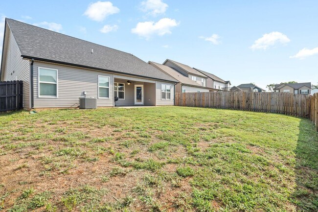 Building Photo - 3 Bedroom 3 Bath Home with Bonus Room For Rent!