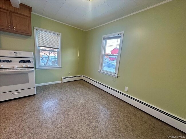 Building Photo - 111 Round Hill Rd