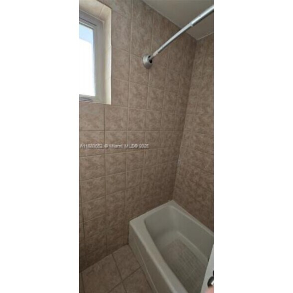 Building Photo - 3915 Ponce de Leon Blvd