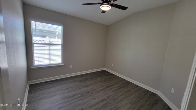 Building Photo - 2735 Woodsdale Dr