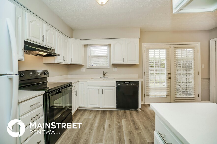 Building Photo - 2871 Yankee Doodle Dr