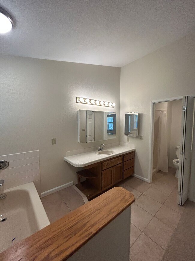 Building Photo - Great Location in the Heart of Auburn