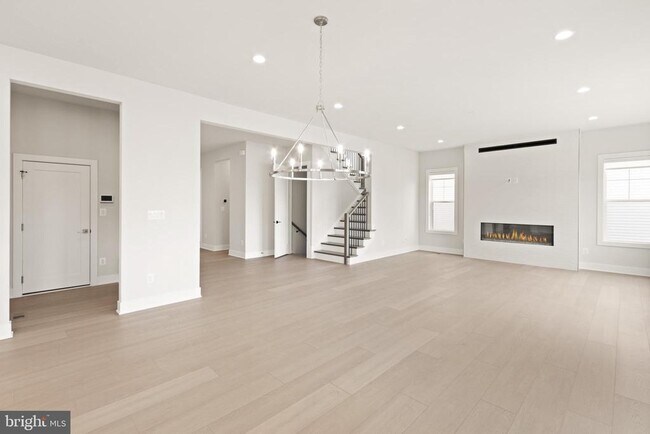 Building Photo - 857 N Manchester St