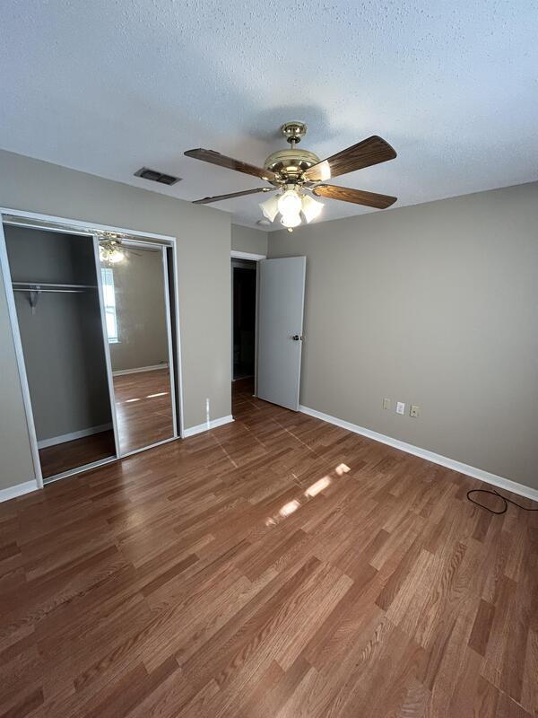 Building Photo - 307 Spring Ln