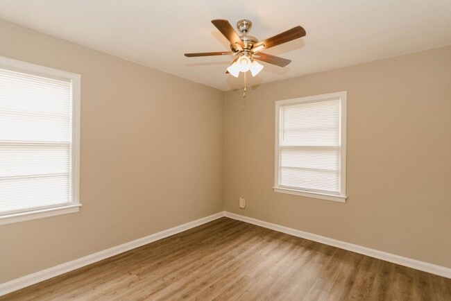 Building Photo - 2780 Hall Dr SE