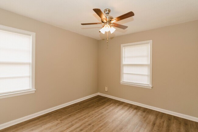 Building Photo - Cute 4/2 in Smyrna