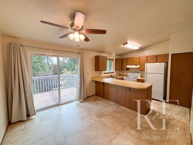 Building Photo - Charming 2-Story Duplex in Silverdale