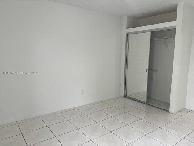 Building Photo - 526 NW 99th Ct