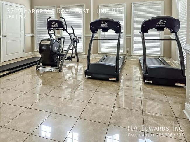 Building Photo - 3719 Hargrove E Rd