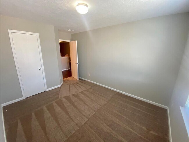 Building Photo - 16013 Sweetwater Fields Ln