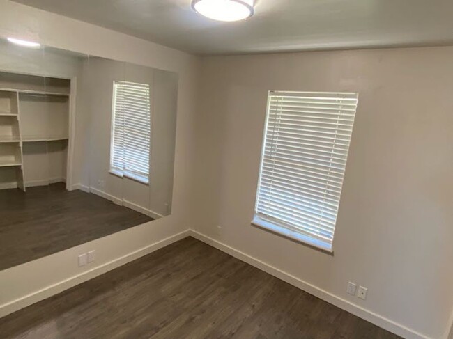 Building Photo - Deposit Moves You In! 2 Bed 1 Bath Condo f...