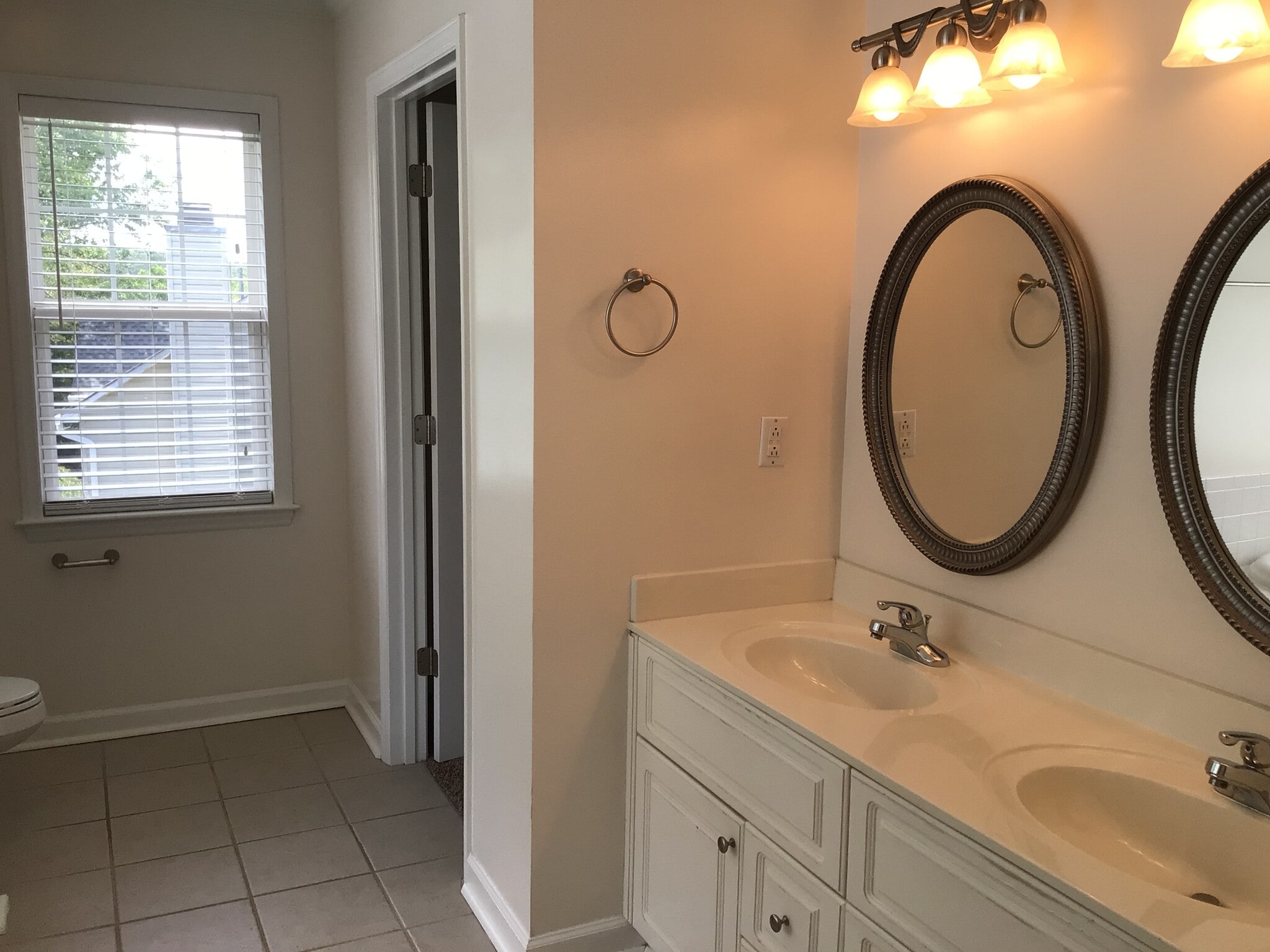 Building Photo - 4130 Leinbach Dr