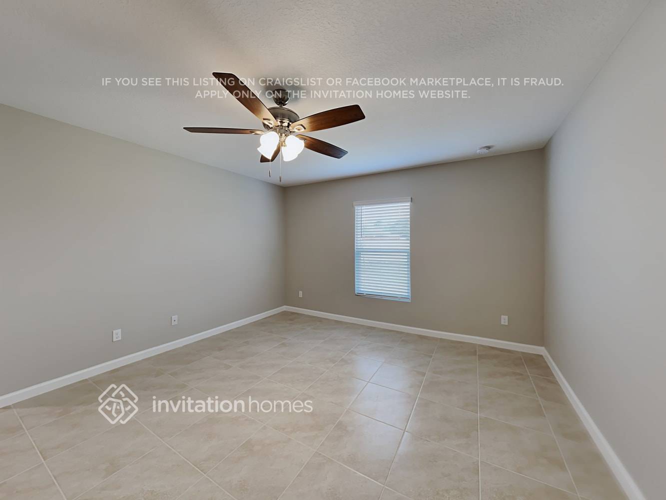 Building Photo - 851 SW Paar Dr