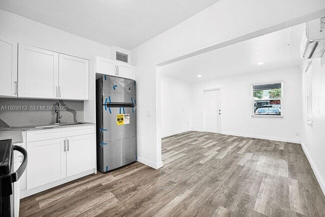 Building Photo - 4109 SW 23rd St